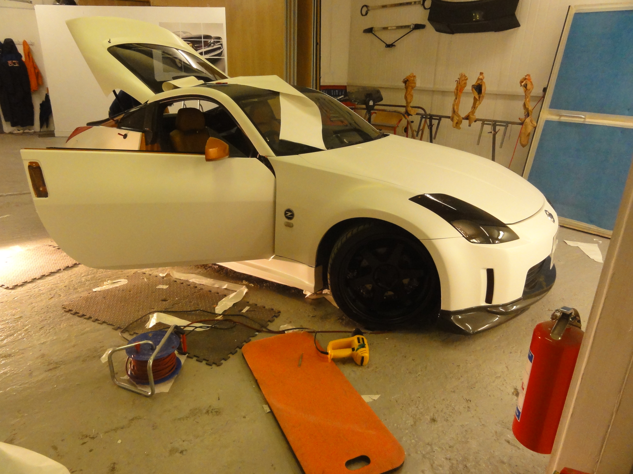 Pearl-carbon-Nissan-350z-10