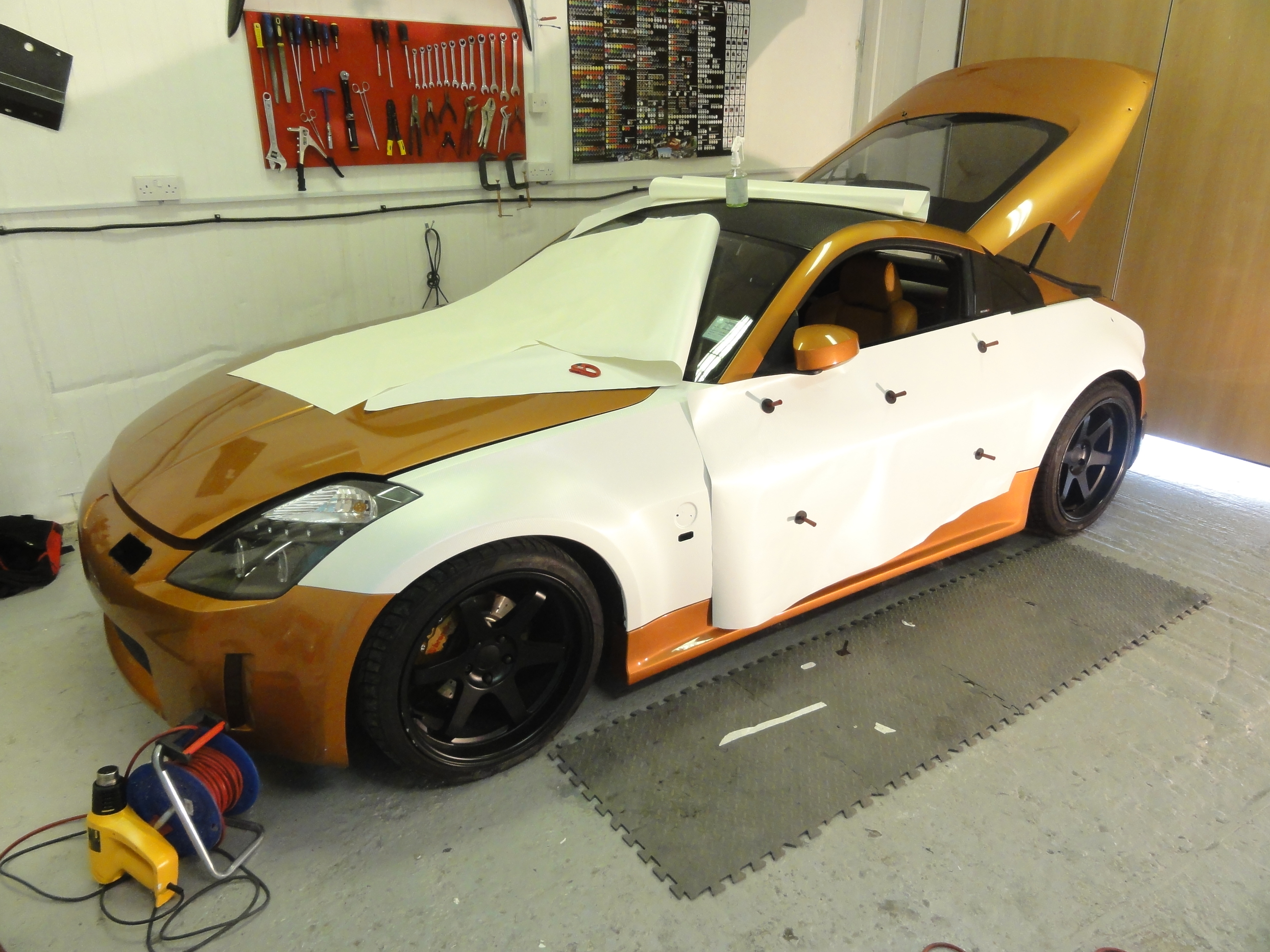 Pearl-carbon-Nissan-350z-2