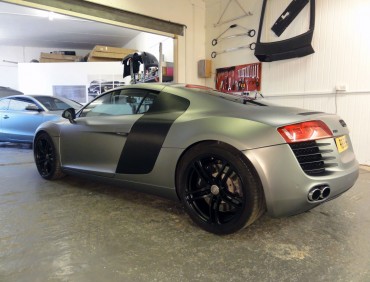 audi r8 grey and black carbon fibre vinyl