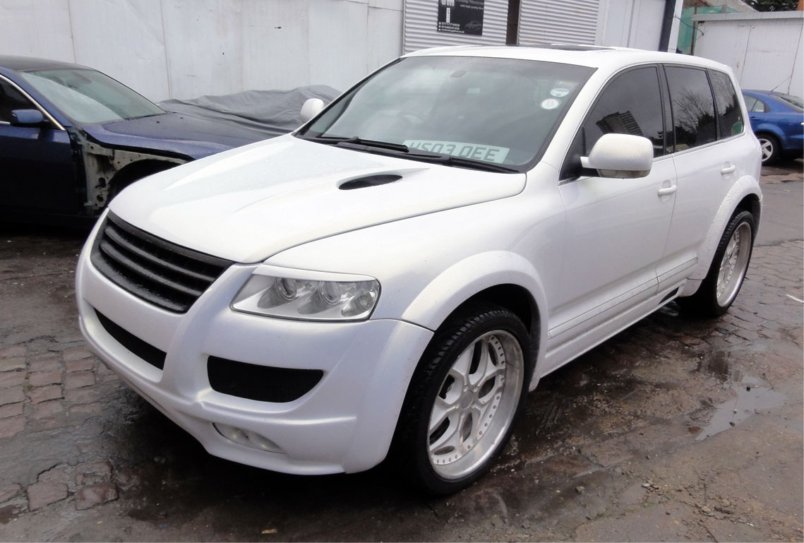 vw-touareg-body-kit-installation-in-london-at-rt-performance